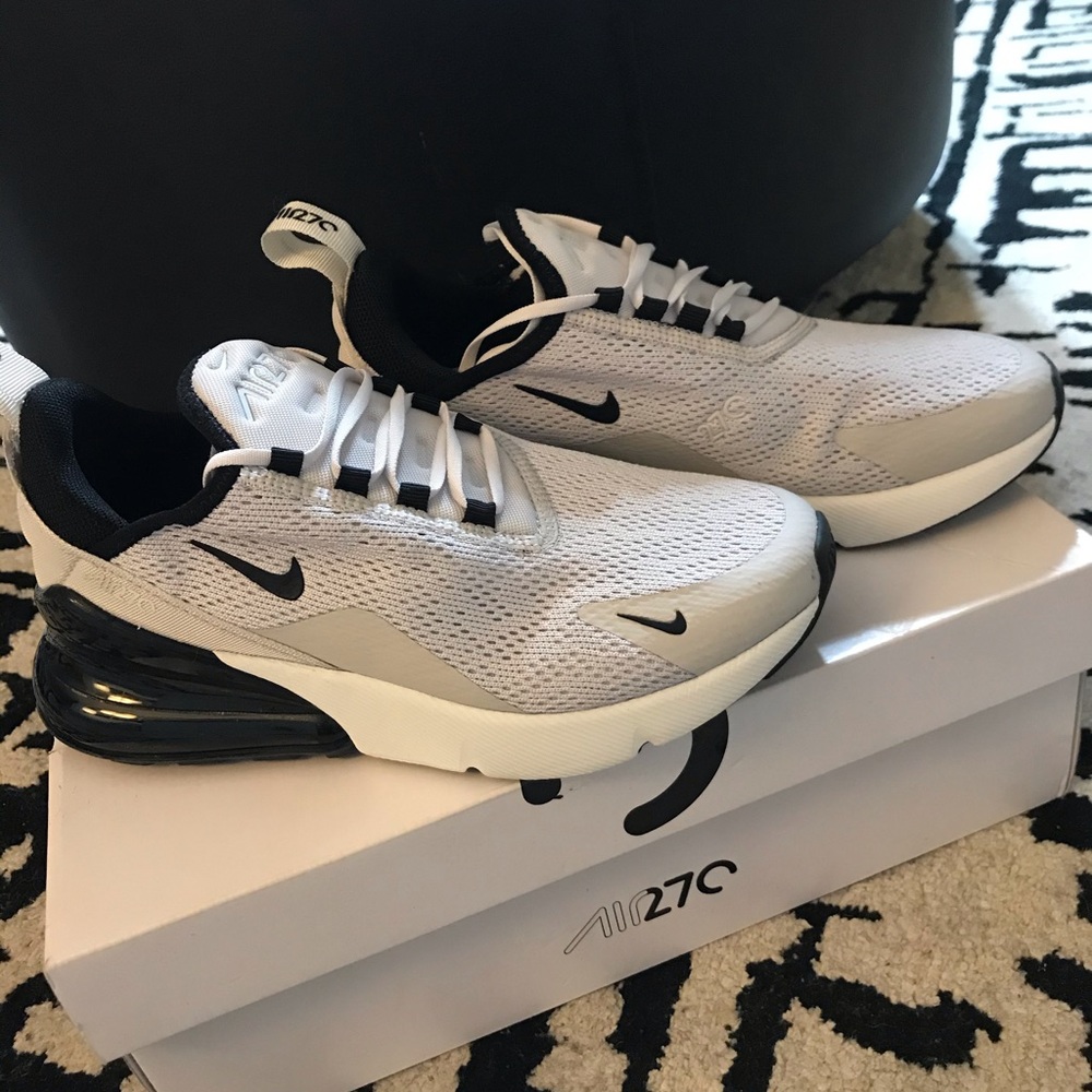 New Nike Women’s Air Max 270